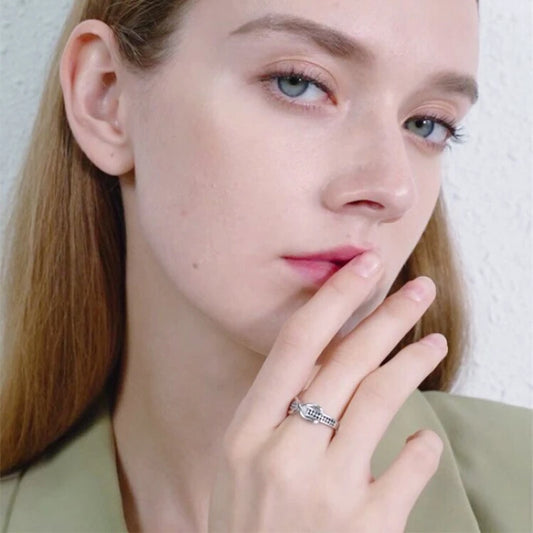 Luxurymania24 silver engagement ring for women featuring elegant design and sparkling details