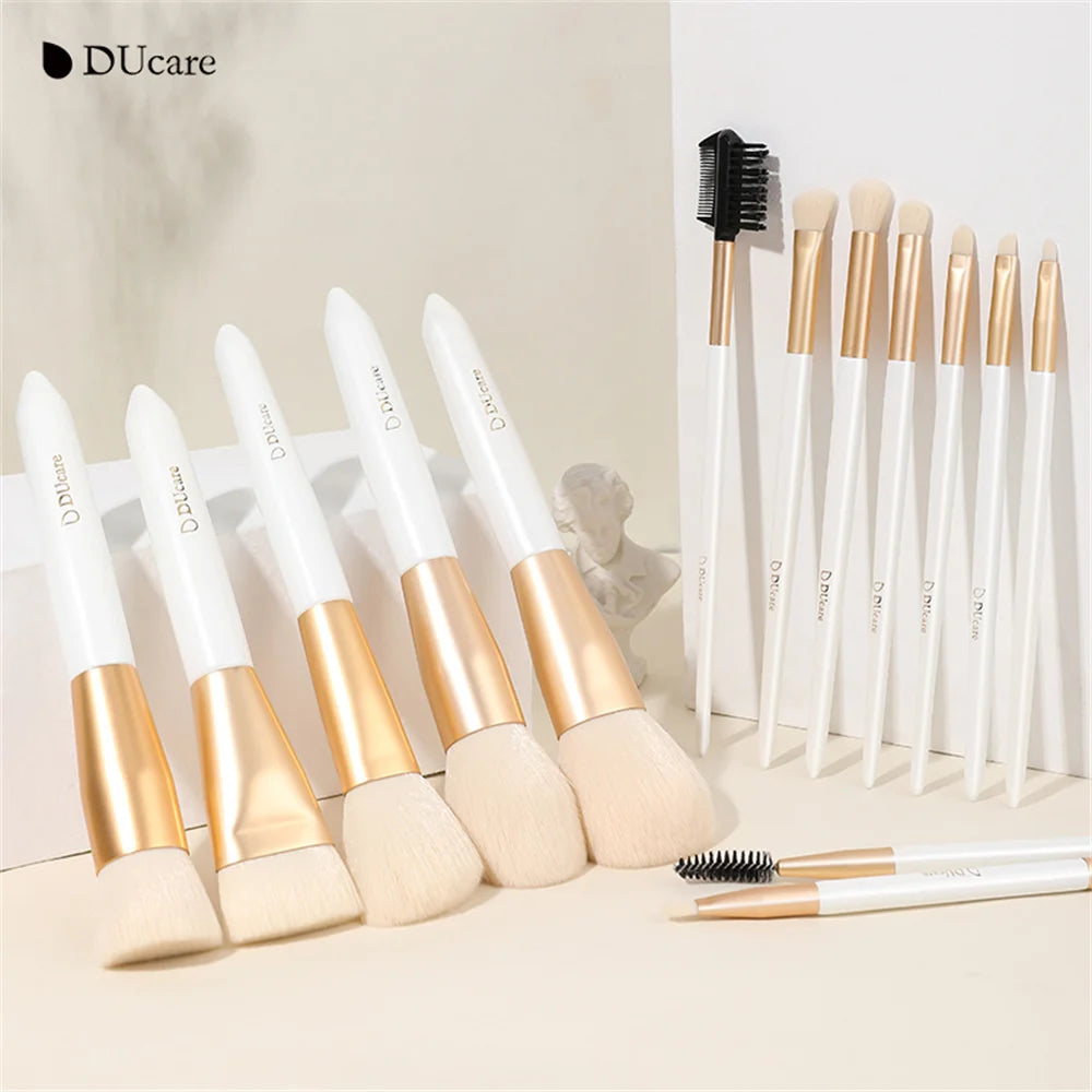 DUcare highlighter brush set featuring elegant gold and white design for flawless makeup application
