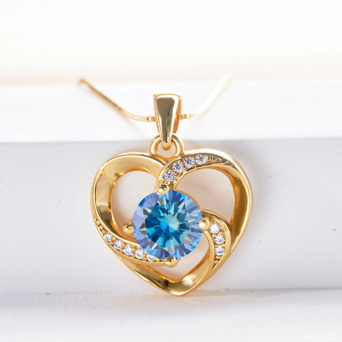Luxurymania24 moissanite heart pendant necklace with a blue centre stone and gold detailing