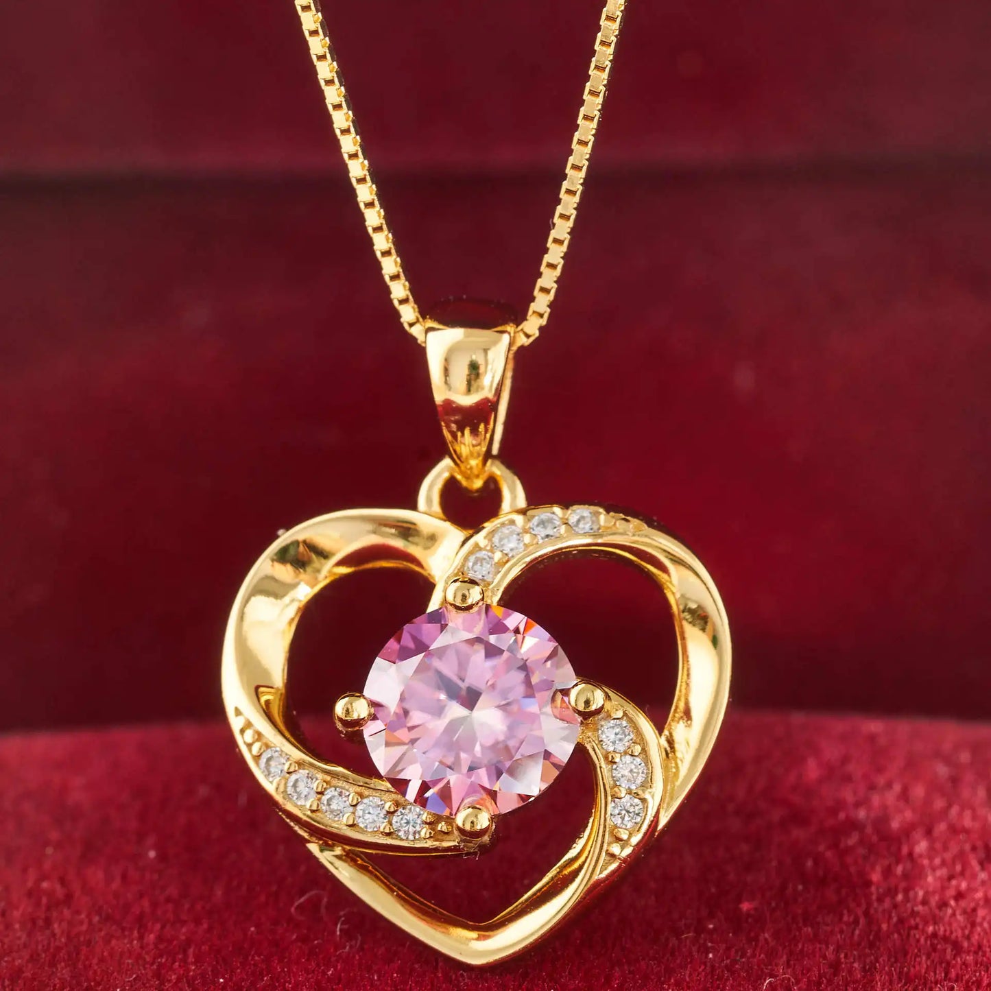Luxurymania24 Moissanite heart pendant necklace in gold with sparkling details and a pink centre gem
