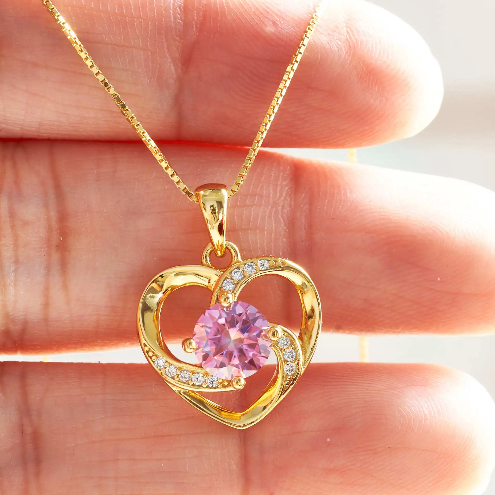 Luxurymania24 Moissanite heart pendant necklace in gold featuring a pink centre stone and sparkling accents