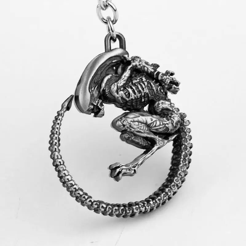 Xenomorph Queen key ring in detailed silver metal design, perfect for fans of the Alien franchise